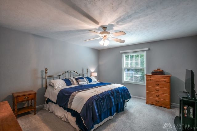 2044 Meadowside Lane, Dayton, OH 45458