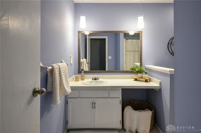 2044 Meadowside Lane, Dayton, OH 45458