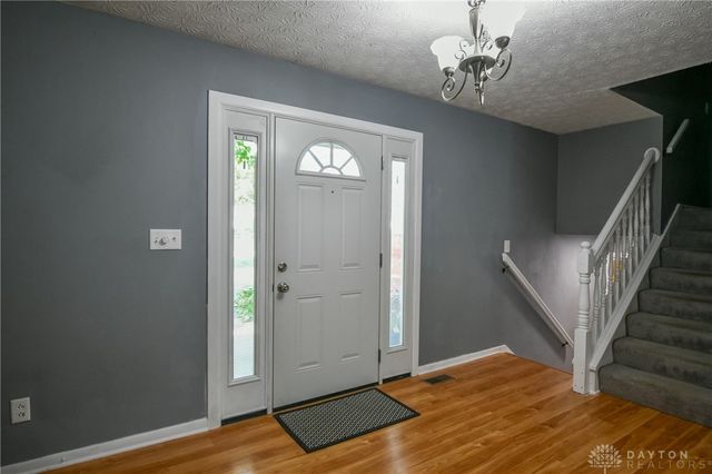 2044 Meadowside Lane, Dayton, OH 45458