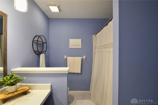 2044 Meadowside Lane, Dayton, OH 45458