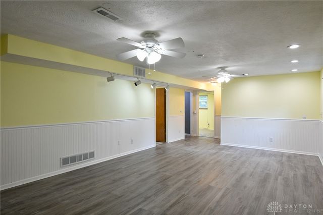 2044 Meadowside Lane, Dayton, OH 45458