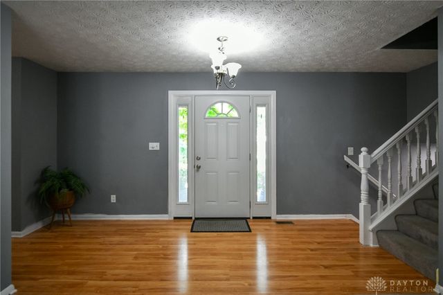 2044 Meadowside Lane, Dayton, OH 45458