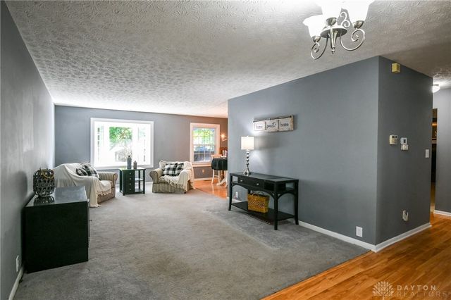 2044 Meadowside Lane, Dayton, OH 45458
