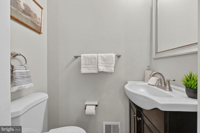 6004 CLAY ST NE, Washington, DC 20019