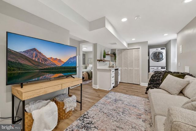 6004 CLAY ST NE, Washington, DC 20019