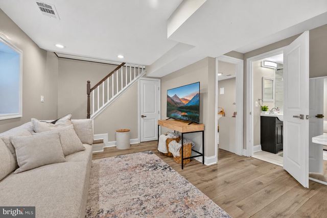 6004 CLAY ST NE, Washington, DC 20019