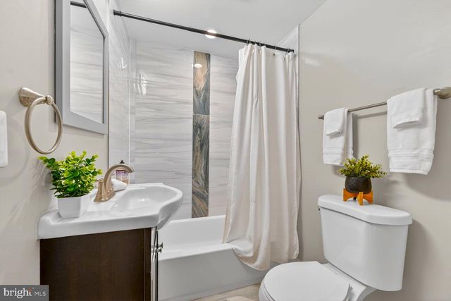 6004 CLAY ST NE, Washington, DC 20019