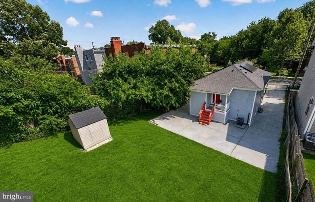 6004 CLAY ST NE, Washington, DC 20019