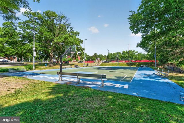 6004 CLAY ST NE, Washington, DC 20019