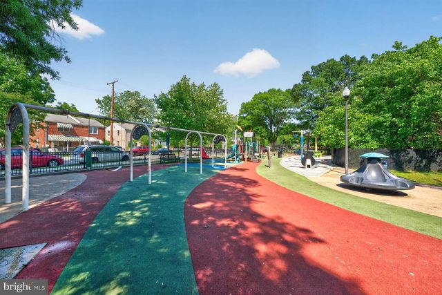 6004 CLAY ST NE, Washington, DC 20019