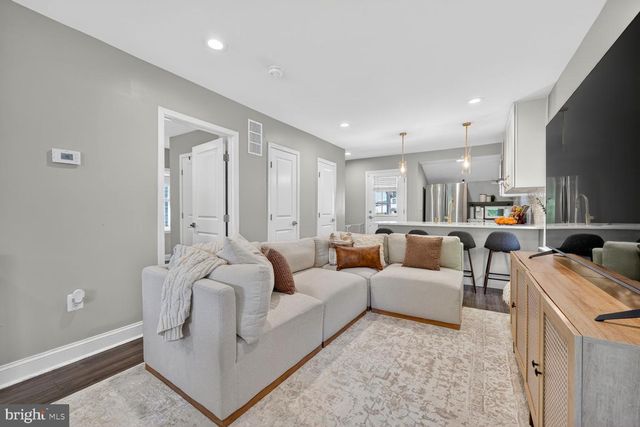 6004 CLAY ST NE, Washington, DC 20019