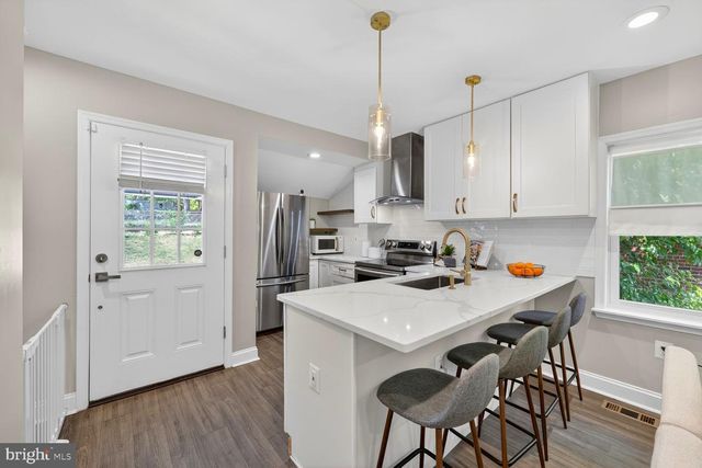 6004 CLAY ST NE, Washington, DC 20019