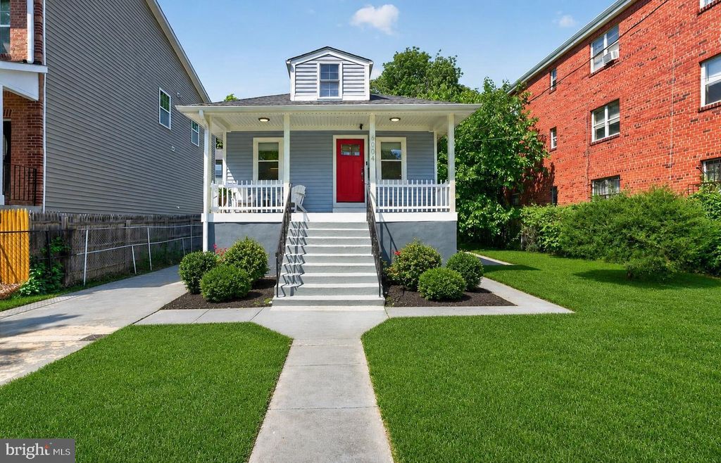 6004 CLAY ST NE, Washington, DC 20019