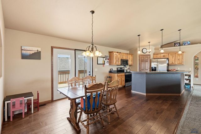 817 LONE SOLDIER RD, Box Elder, SD 57719