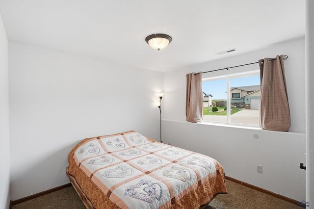 817 LONE SOLDIER RD, Box Elder, SD 57719