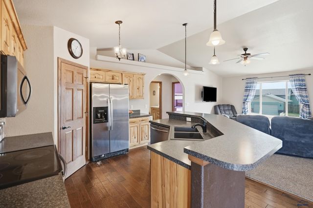 817 LONE SOLDIER RD, Box Elder, SD 57719
