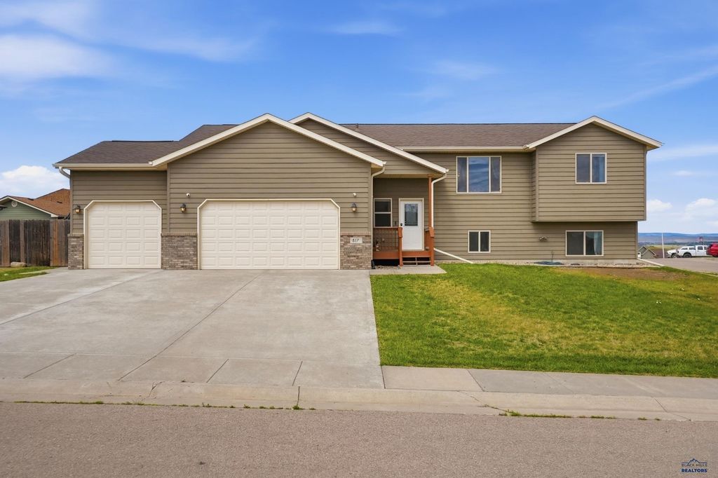 817 LONE SOLDIER RD, Box Elder, SD 57719