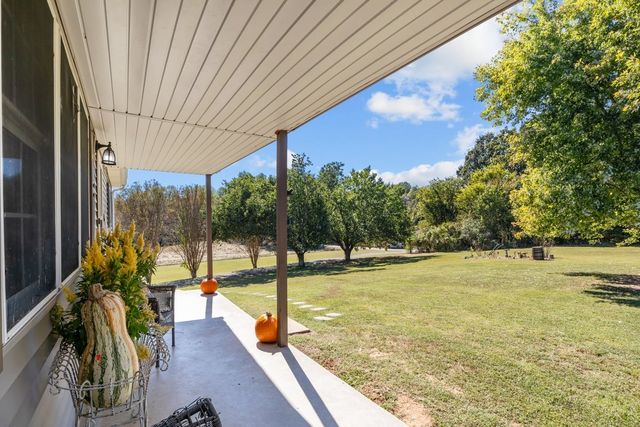 365 Little Benton Rd, Mansfield, TN 38236