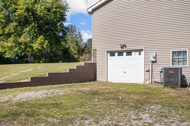 365 Little Benton Rd, Mansfield, TN 38236