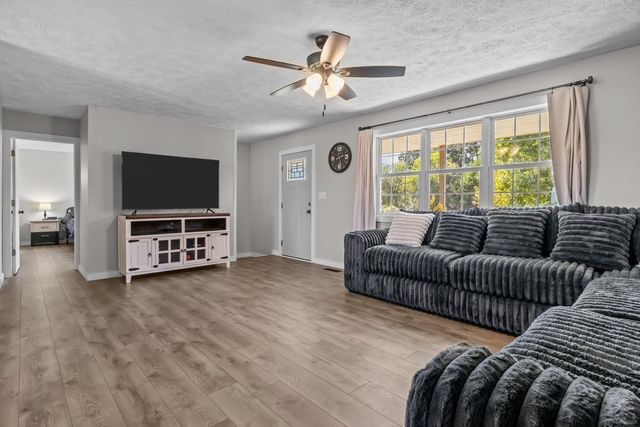 365 Little Benton Rd, Mansfield, TN 38236