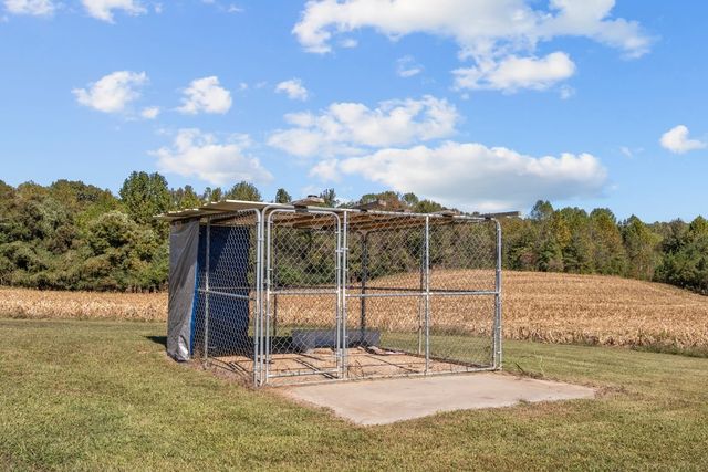 365 Little Benton Rd, Mansfield, TN 38236