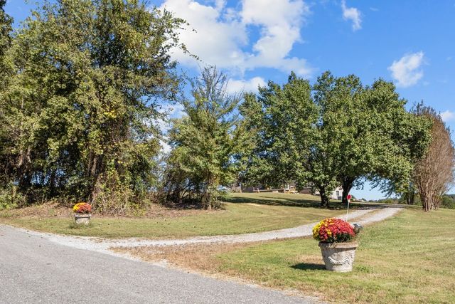 365 Little Benton Rd, Mansfield, TN 38236