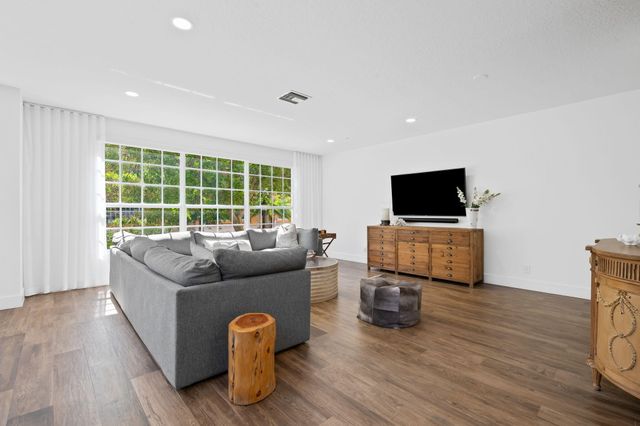 5675 NE Trieste Way, Boca Raton, FL 33487
