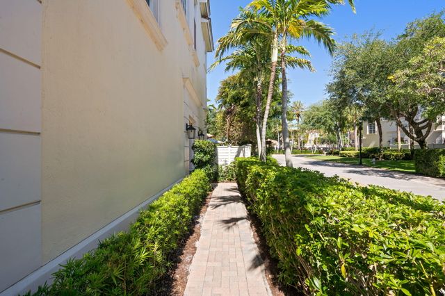 5675 NE Trieste Way, Boca Raton, FL 33487
