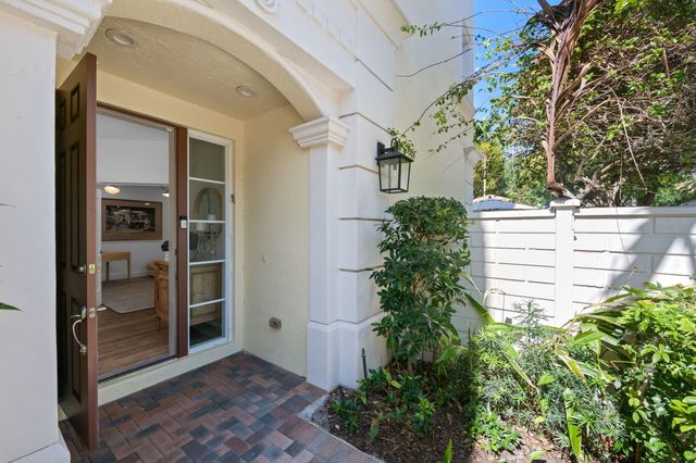 5675 NE Trieste Way, Boca Raton, FL 33487