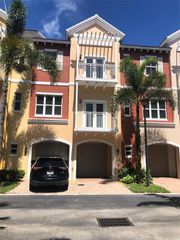2335 Vintage Dr, Lighthouse Point, FL 33064