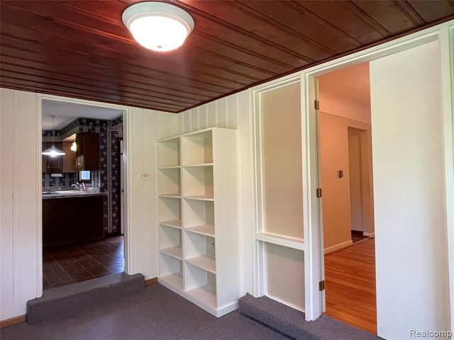 46151 Bloomcrest Drive, Northville, MI 48167