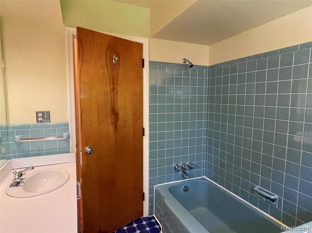 46151 Bloomcrest Drive, Northville, MI 48167