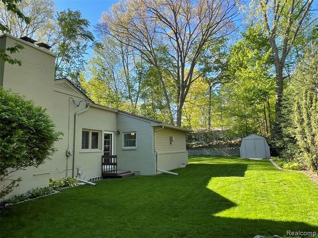 46151 Bloomcrest Drive, Northville, MI 48167
