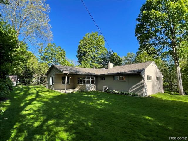 46151 Bloomcrest Drive, Northville, MI 48167