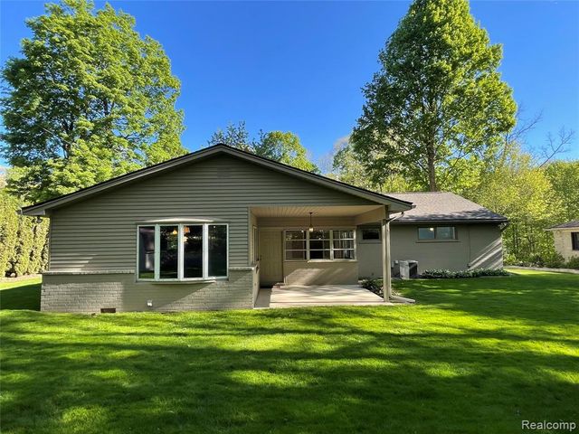 46151 Bloomcrest Drive, Northville, MI 48167