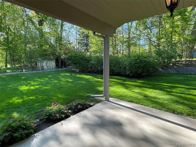 46151 Bloomcrest Drive, Northville, MI 48167