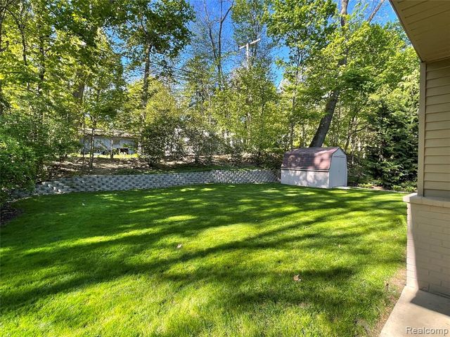 46151 Bloomcrest Drive, Northville, MI 48167