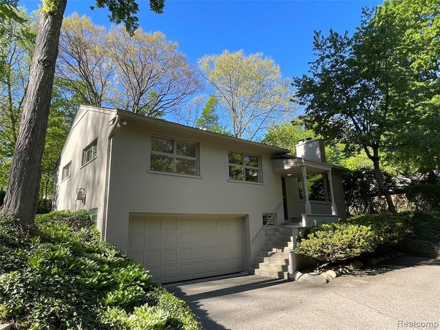 46151 Bloomcrest Drive, Northville, MI 48167
