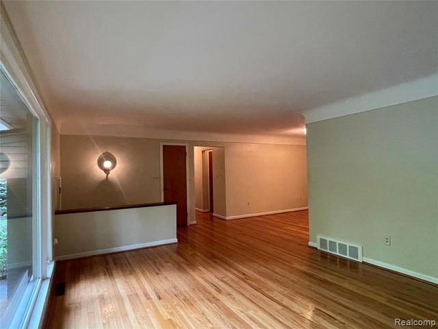 46151 Bloomcrest Drive, Northville, MI 48167
