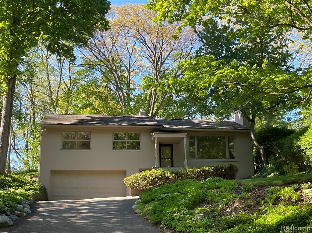 46151 Bloomcrest Drive, Northville, MI 48167