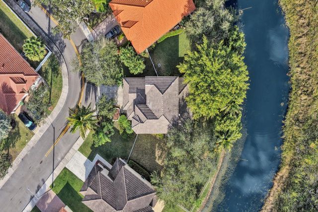 2389 NW 162nd Terrace, Pembroke Pines, FL 33028