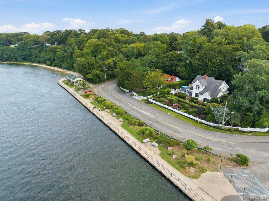 47 Shore Road, Stony Brook, NY 11790 — exterior