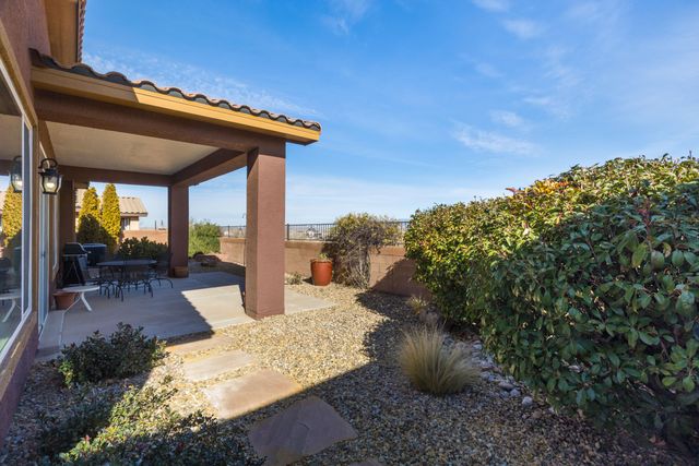 880 Jubilee Boulevard SW, Los Lunas, NM 87031