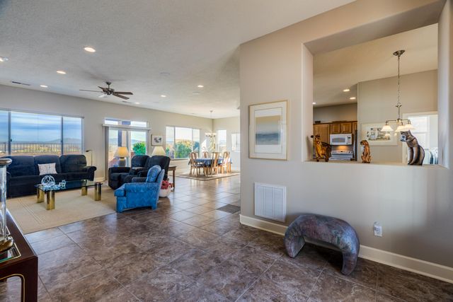 880 Jubilee Boulevard SW, Los Lunas, NM 87031