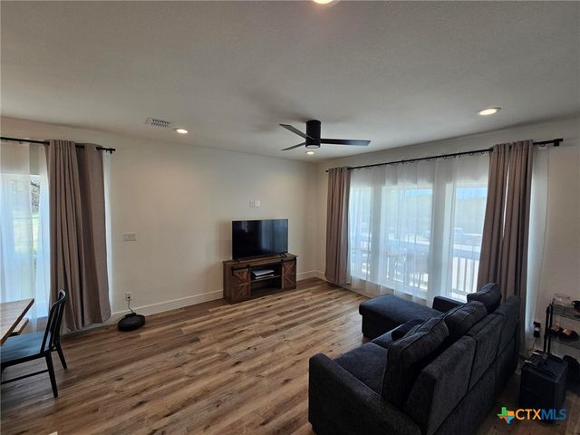 1095 Diamondhead Drive, Canyon Lake, TX 78133