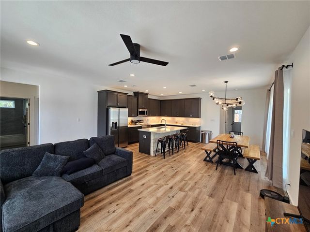 1095 Diamondhead Drive, Canyon Lake, TX 78133