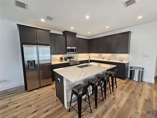 1095 Diamondhead Drive, Canyon Lake, TX 78133