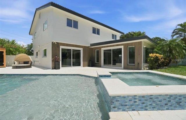 5101 DOVER STREET NE, St Petersburg, FL 33703