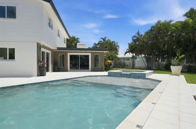 5101 DOVER STREET NE, St Petersburg, FL 33703