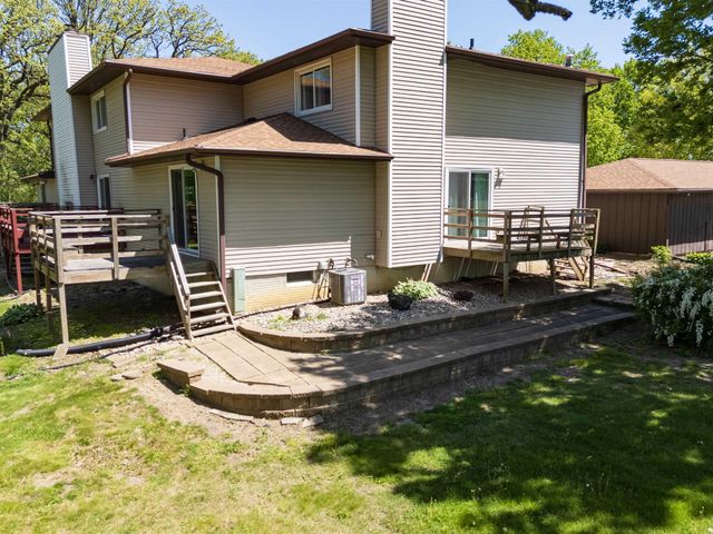 2122 Bicentennial Drive, Cedar Falls, IA 50613